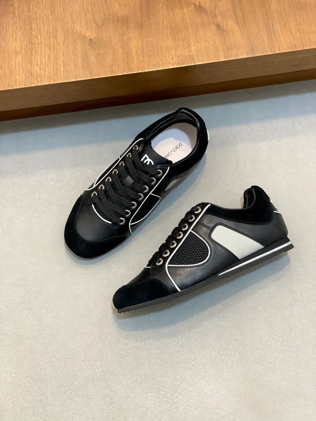 Men's shoes💰740 Dolce&Gabbana DG Cushion calfskin skate shoes｜Embellished with DG logo｜Lightweight, grippy two-tone TPU outsole adopts innovative design to provide excellent performance｜Jacquard label adds timeless style｜Original imported cowhide｜Multiple material splicing design｜Imported cowhide lining Cowhide foot pads｜Original TPU two-color elastic outsole Size: 39-44 (customized at 38.45.46)